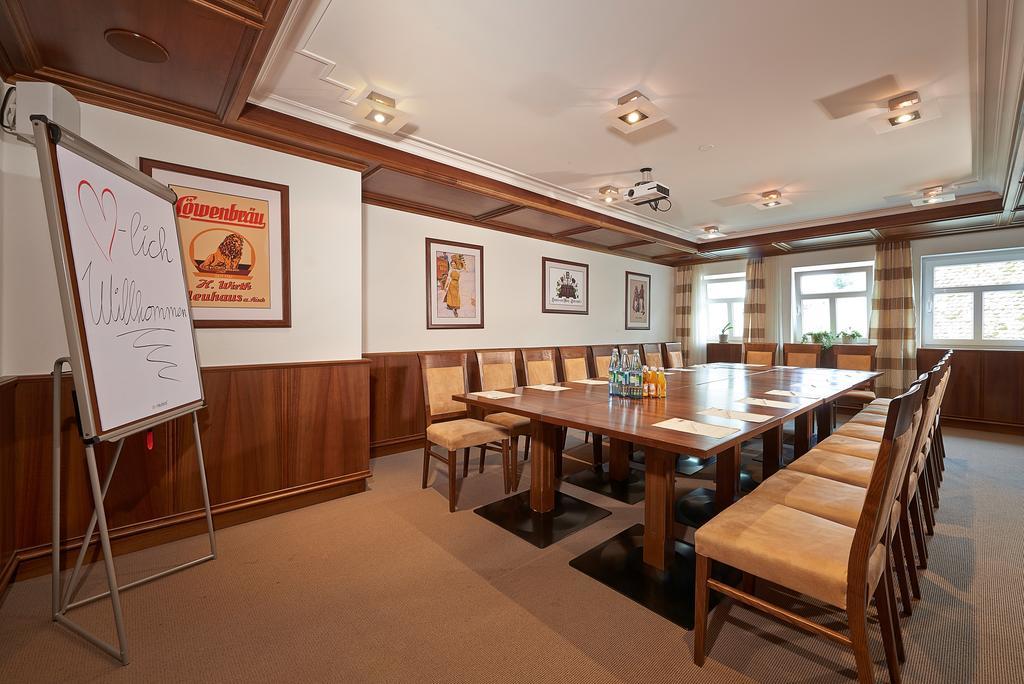 Brauereigasthof Zum Loewenbraeu Adelsdorf Luaran gambar