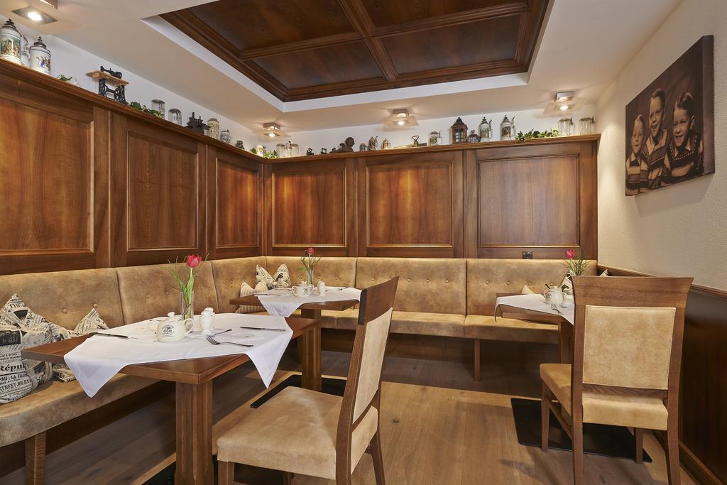 Brauereigasthof Zum Loewenbraeu Adelsdorf Luaran gambar