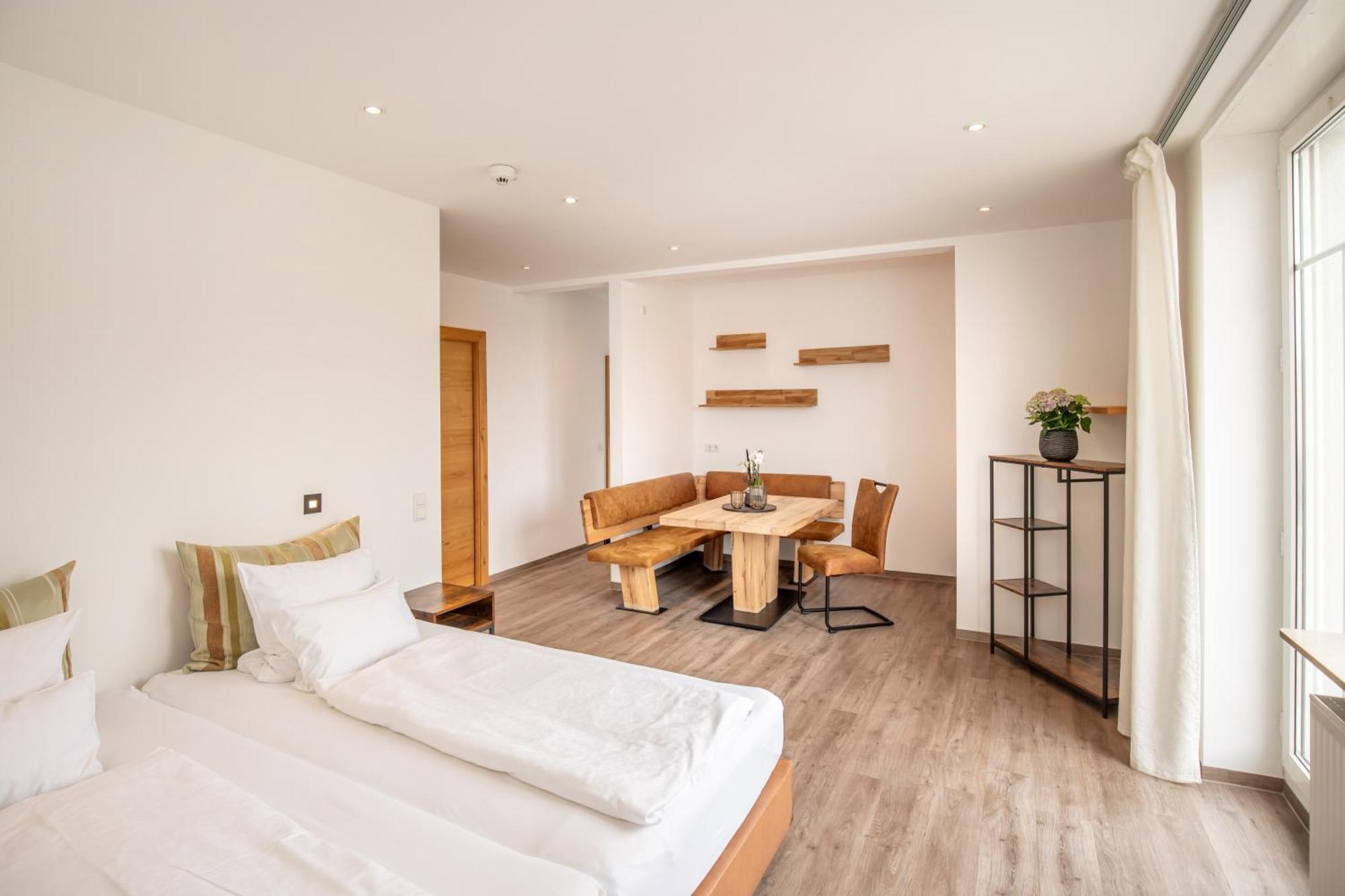 Brauereigasthof Zum Loewenbraeu Adelsdorf Luaran gambar