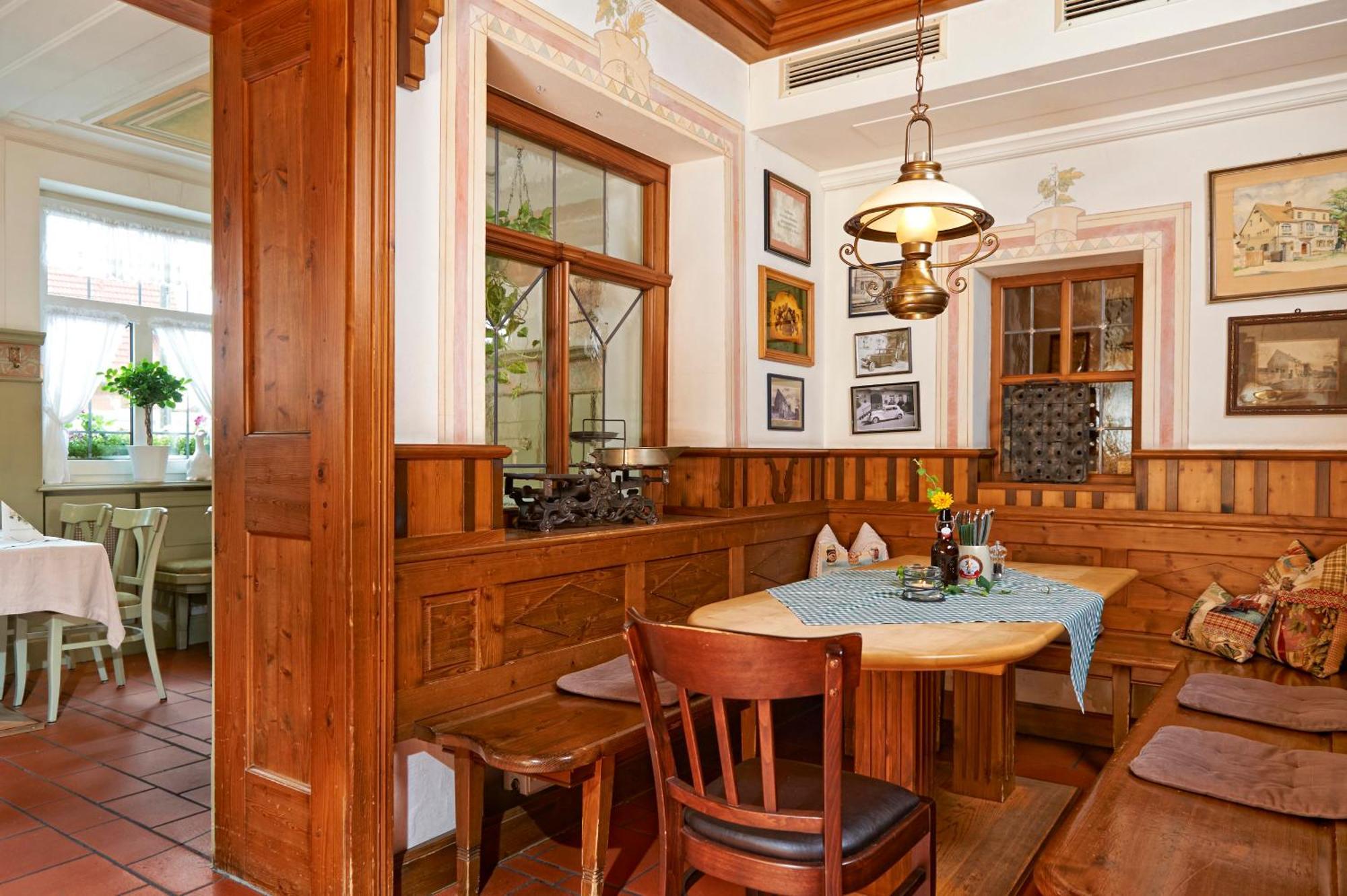 Brauereigasthof Zum Loewenbraeu Adelsdorf Luaran gambar