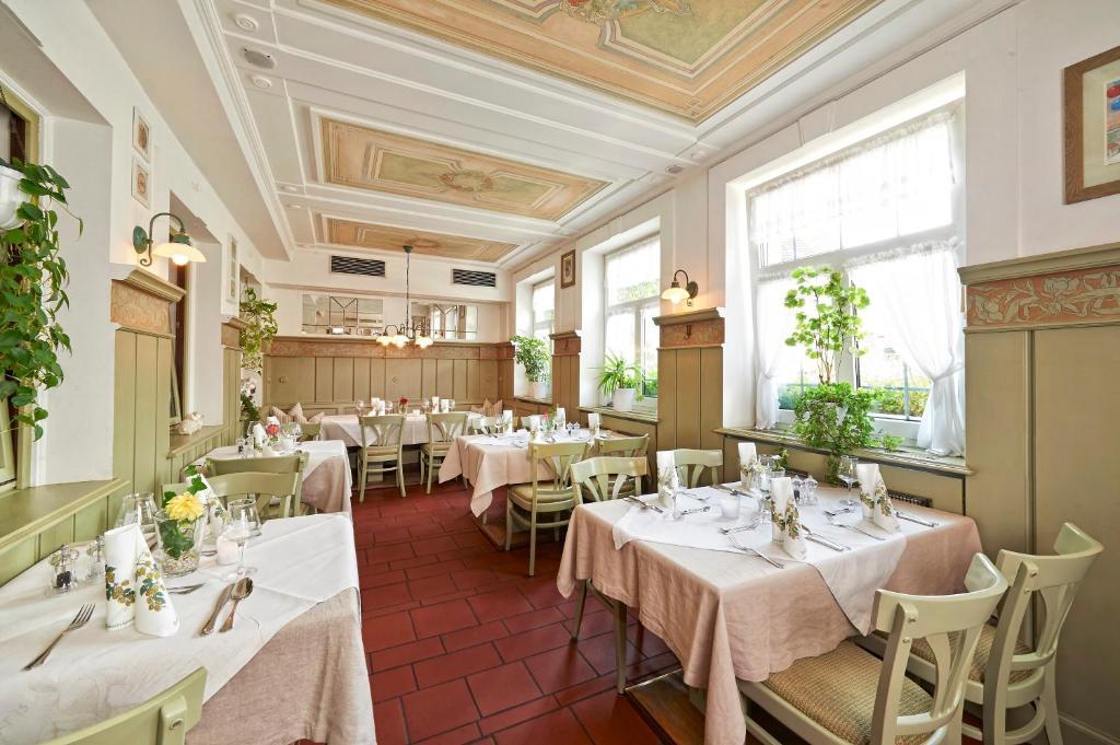 Brauereigasthof Zum Loewenbraeu Adelsdorf Luaran gambar
