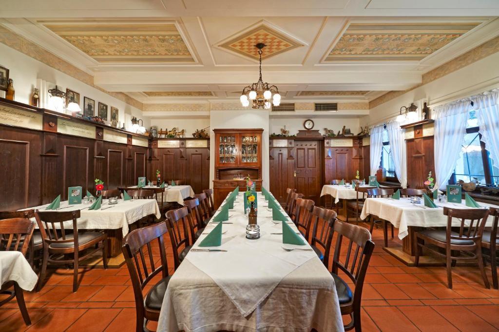 Brauereigasthof Zum Loewenbraeu Adelsdorf Luaran gambar